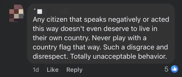 Football Fans Hold SG Flag Upside Down Following M'sia's Elimination From ASEAN Championship comment 1