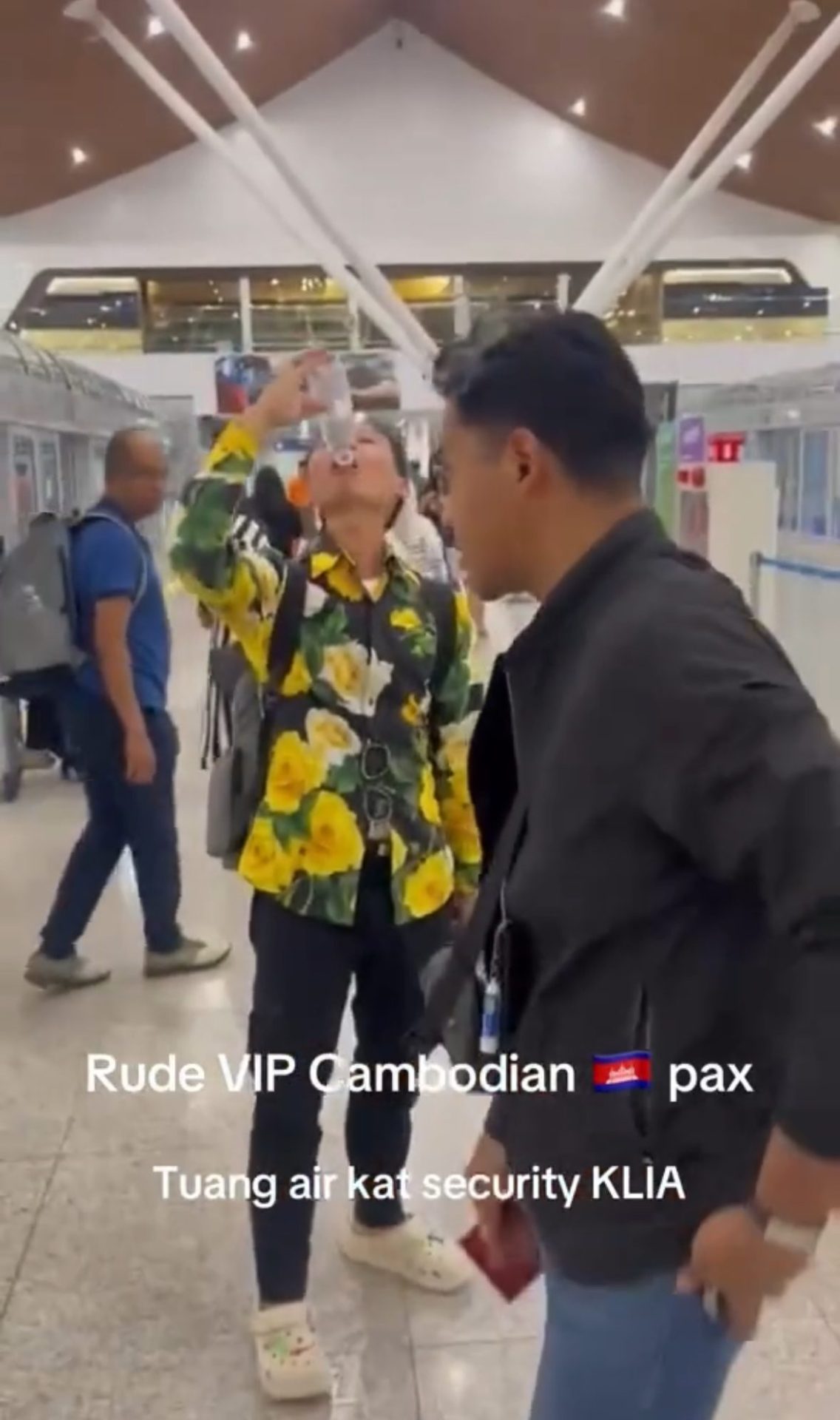 Cambodian Man Who Shouted At Flight Crew And Poured Water On KLIA Officer Pleads Guilty