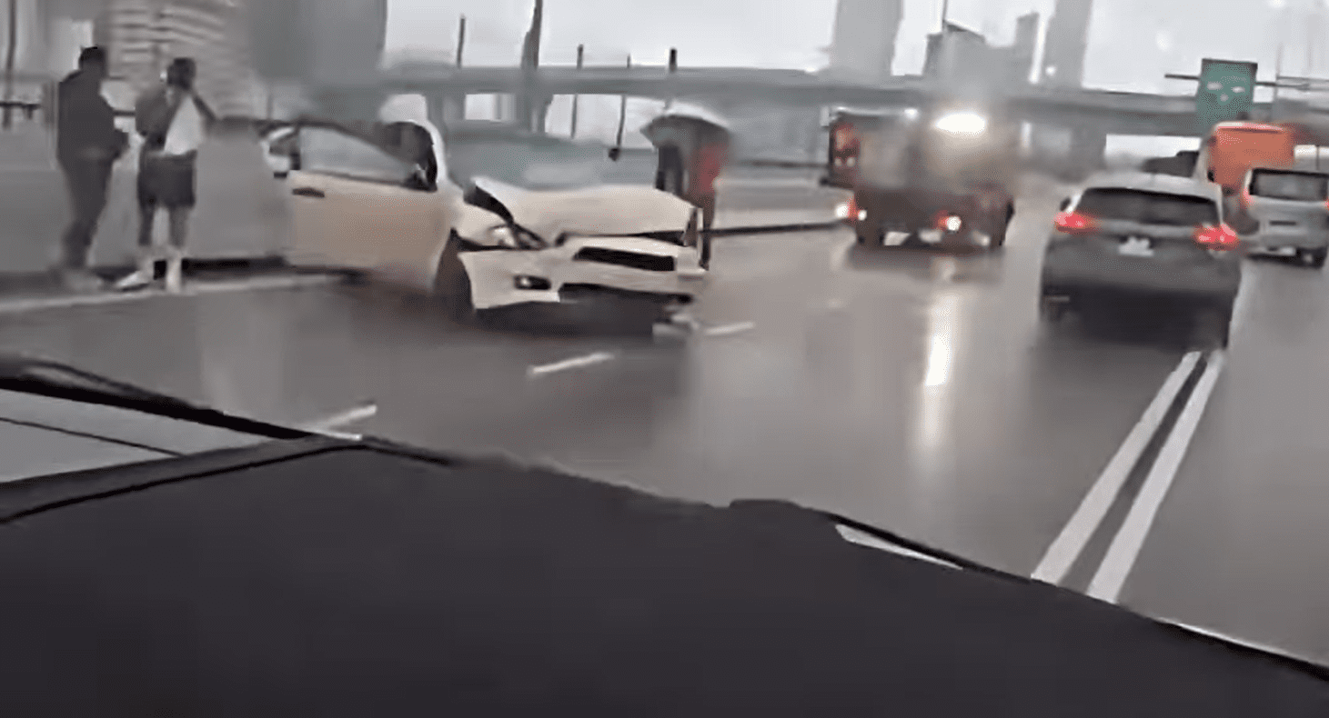 M'sian flung over the barrier at the Causeway