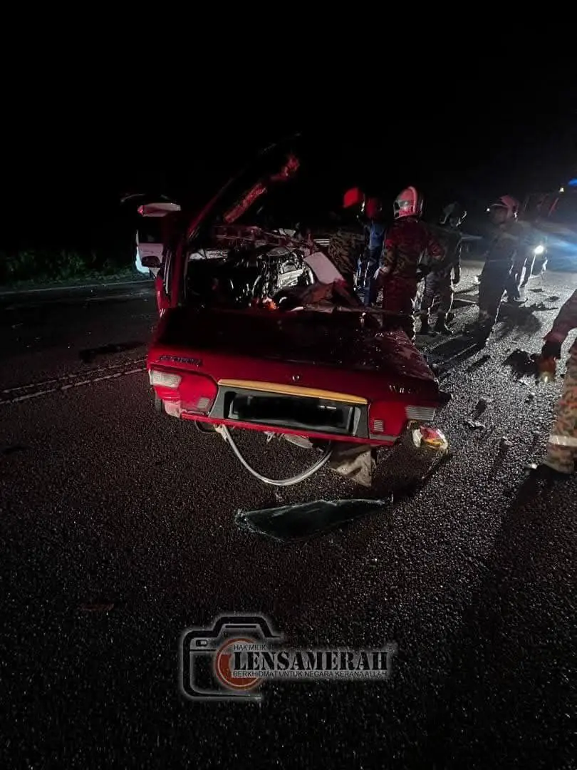 Car completely destroyed in Pahang car crash