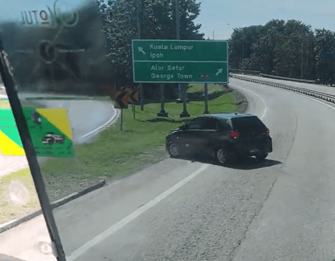 Car make an illegal turn at highway Screenshot 2025-01-10 212103 (2)