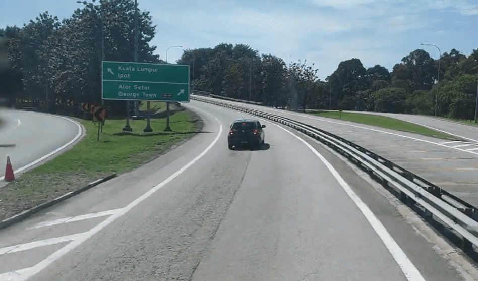 Car make an illegal turn at highway Screenshot 2025-01-10 212103 (3)
