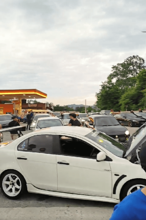 Car parked infront of BHP with their hood open