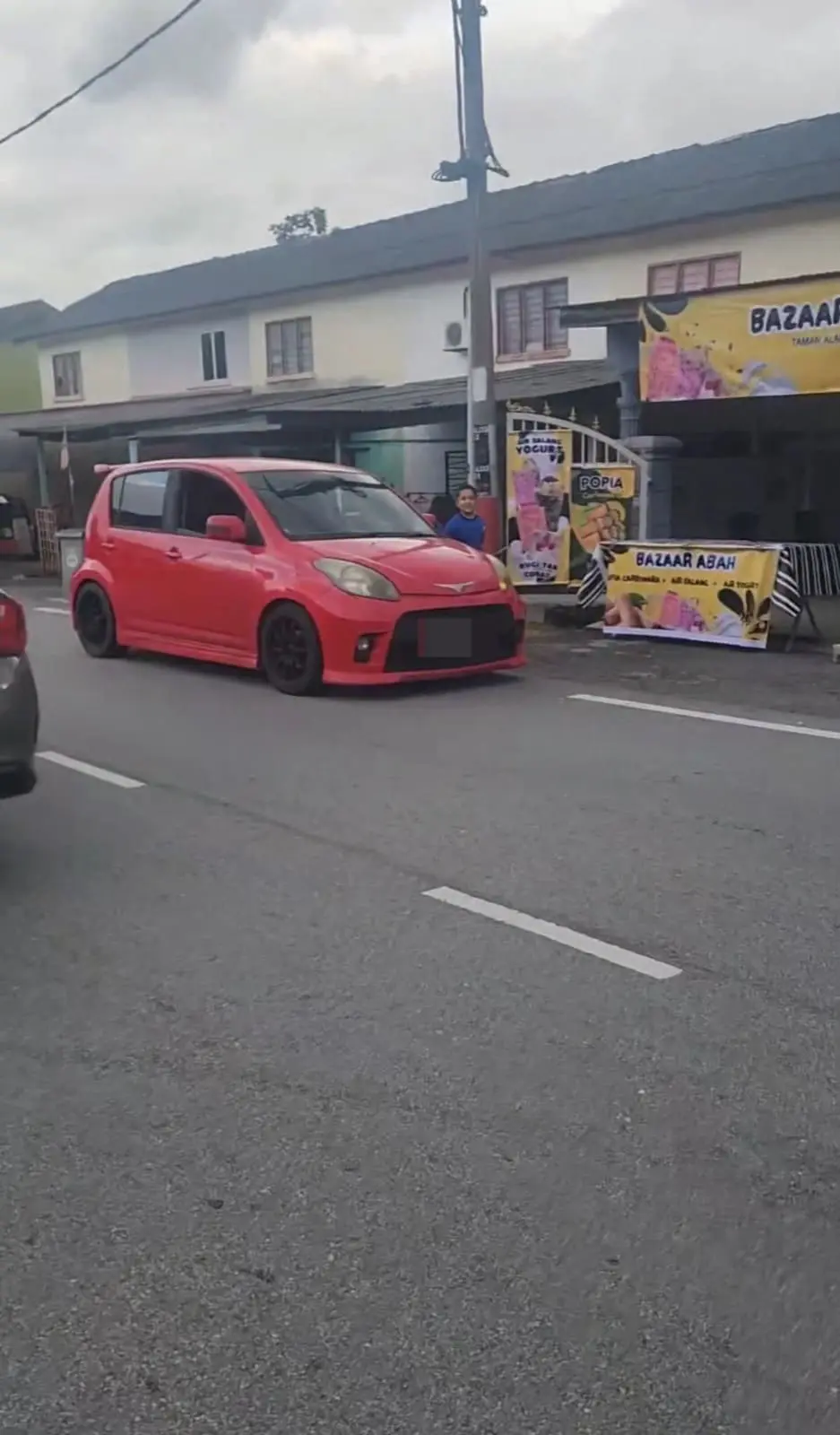 car stopping by at a stall near house