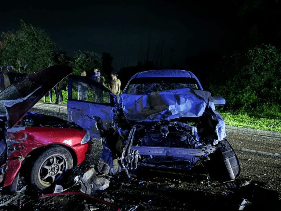 Cars destroyed in 3-vehicle crash in Pahang