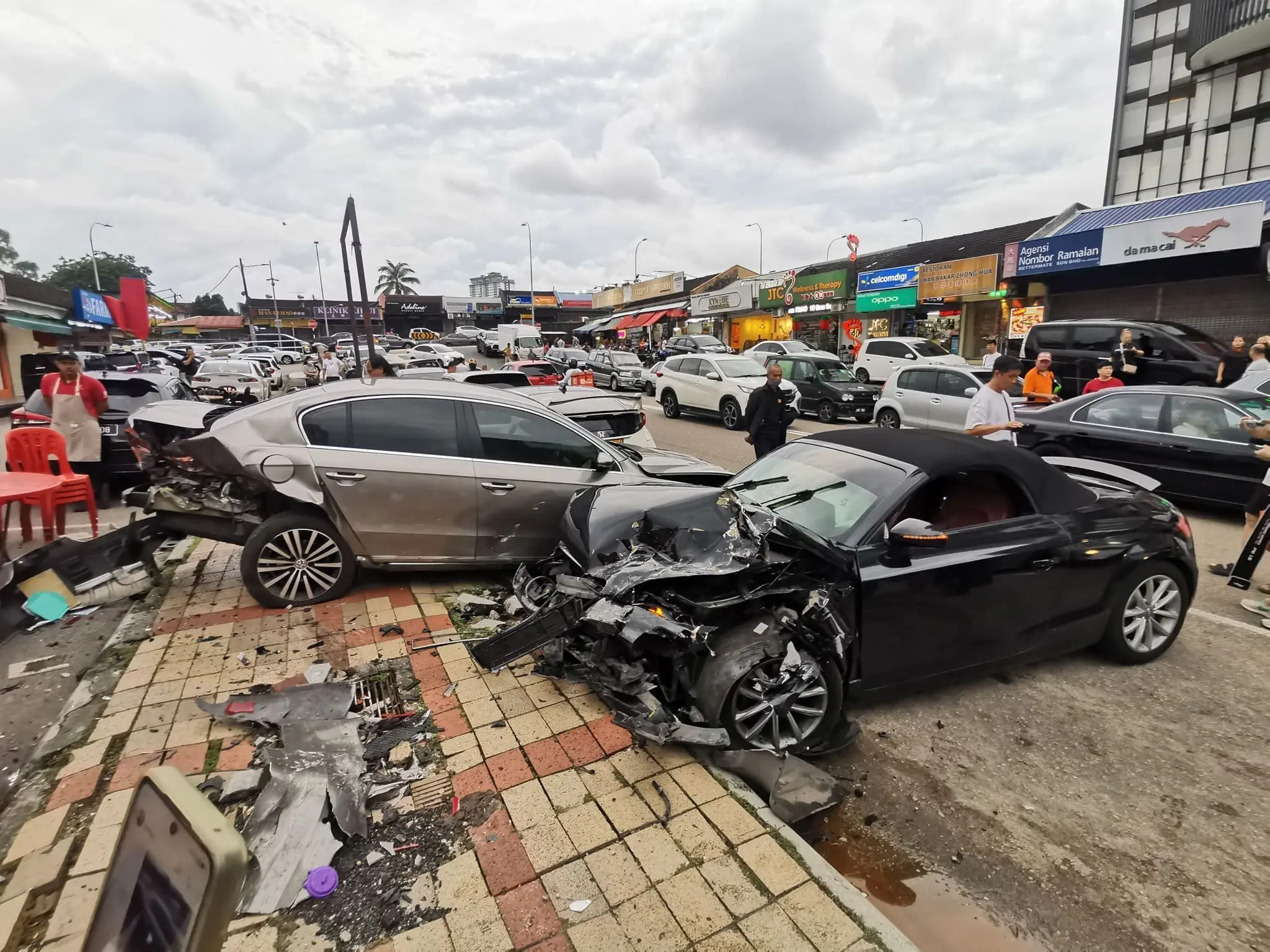 Cars destroyed in JB crash by Audi TT