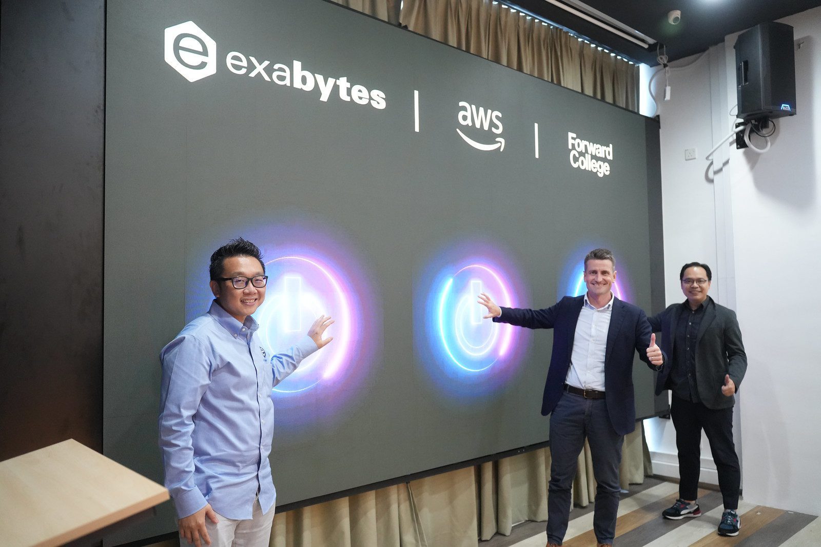 CCoE officially launched by (from left) Chan Kee Siak, Founder and Chief Executive Officer of Exabytes Group, Pete Murray, Country General Manager, AWS Malaysia, Howie Chang, Co-Founder & CEO of Forward College 