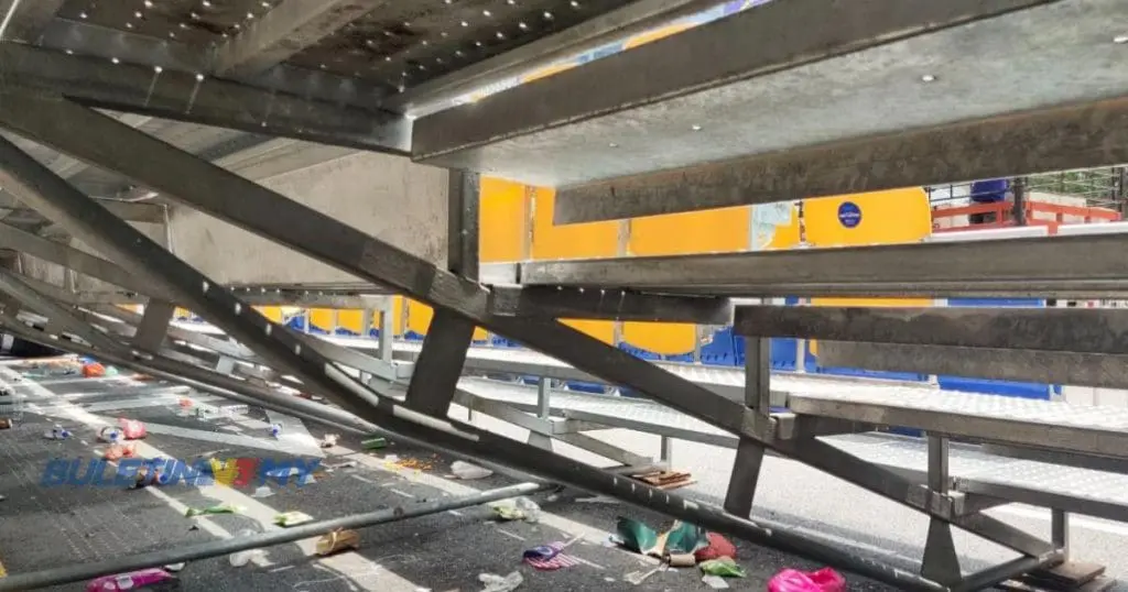 Tons Of Rubbish Scattered Across Dataran Putrajaya After National Day Celebrations