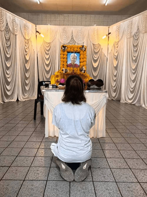 Chen paying her respect to her mum