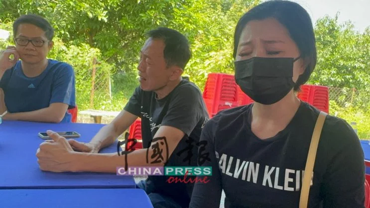 Chen Yixun's parents grieving