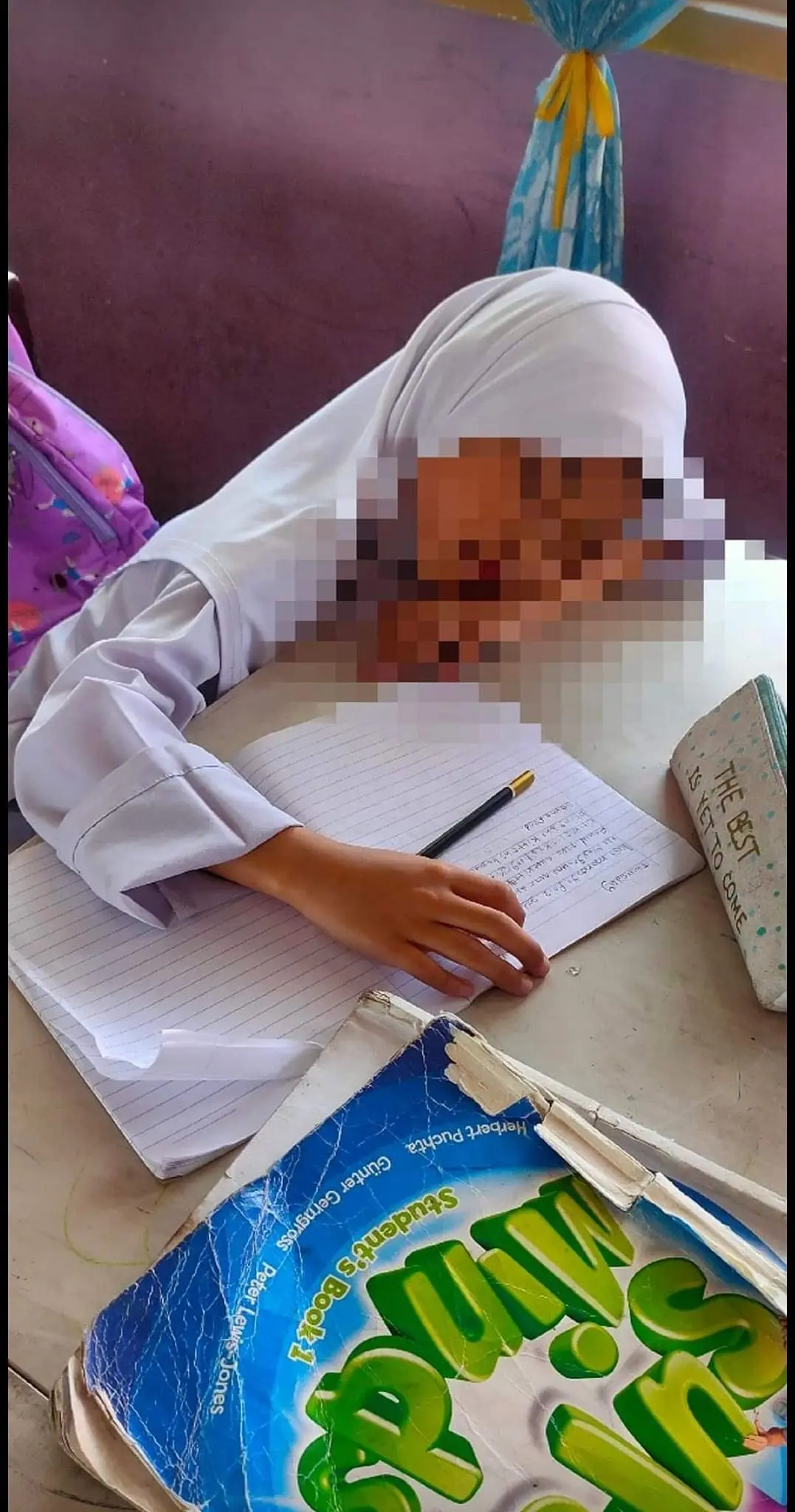 child had fallen asleep on the spot due to exhaustion. picture 03