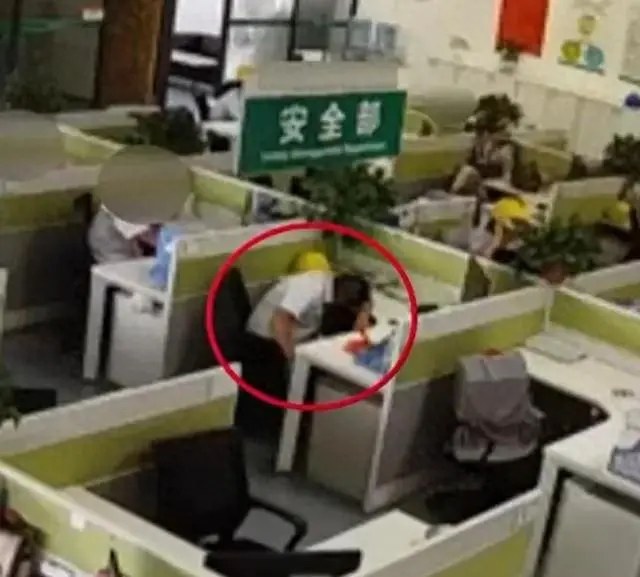 China employee takes 1-hour nap at work