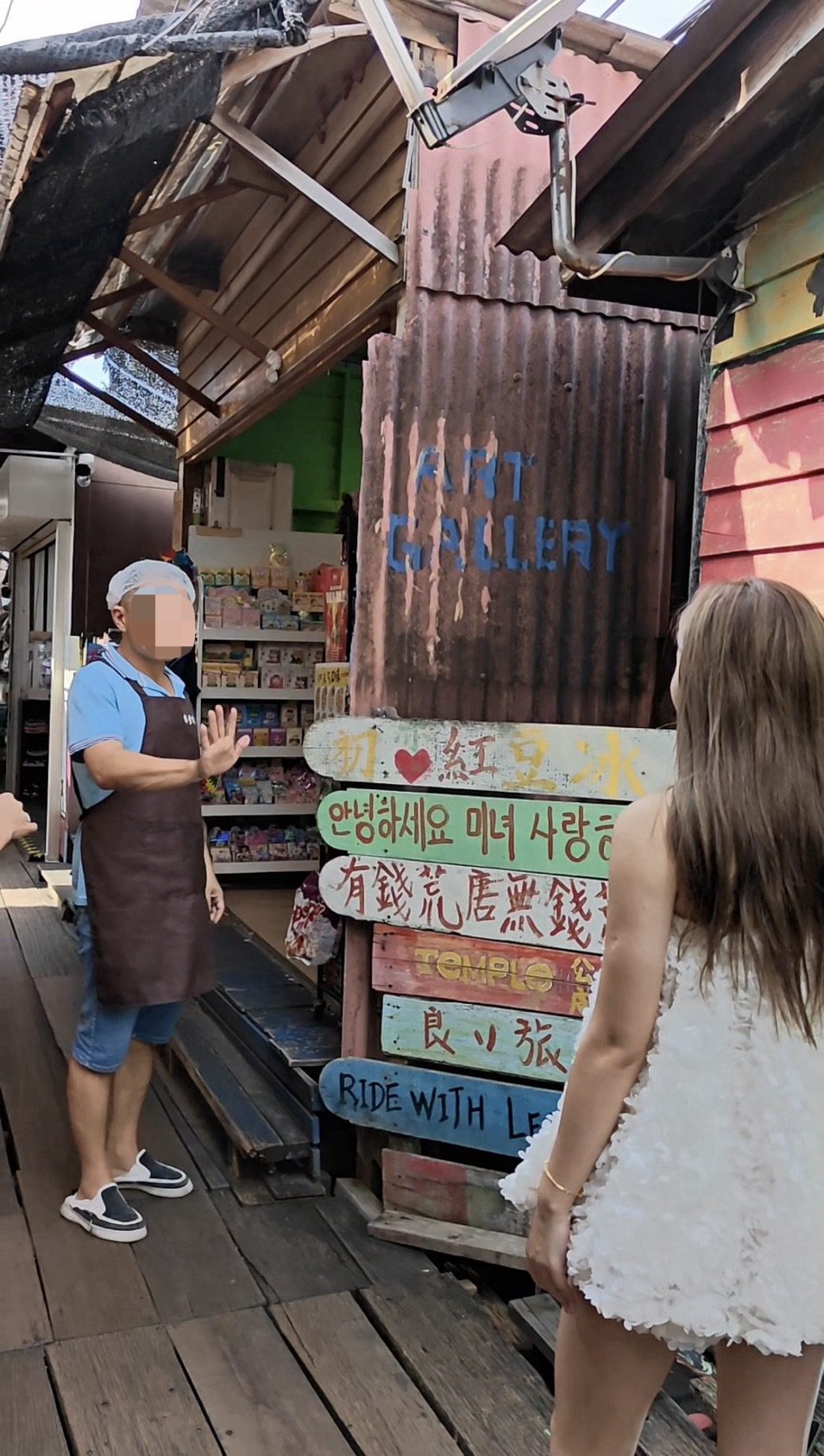 China tourist stopped by man at Chew Jetty