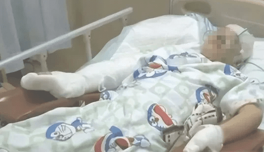 China woman's husband stabbed over sanitary pad