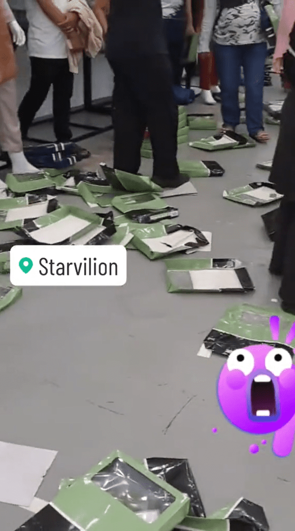 M'sians Swarm Shop In Shah Alam To Get Their Hands On Discounted Baju Raya