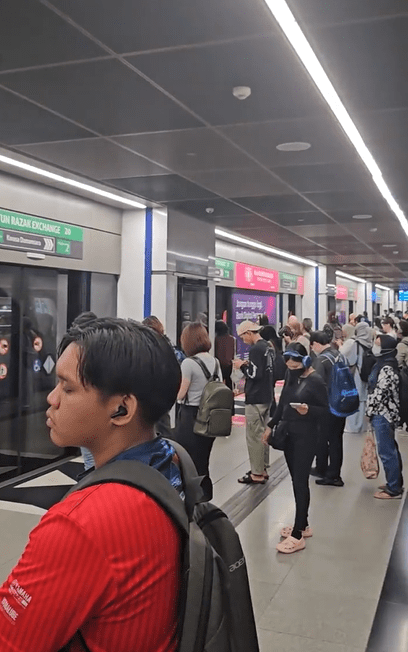 Commuter stuck in stationn