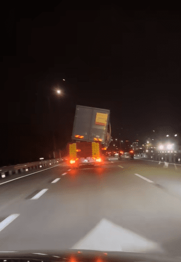 Container truck carried by tow lorry Screenshot 2025-03-10 173114 (1)
