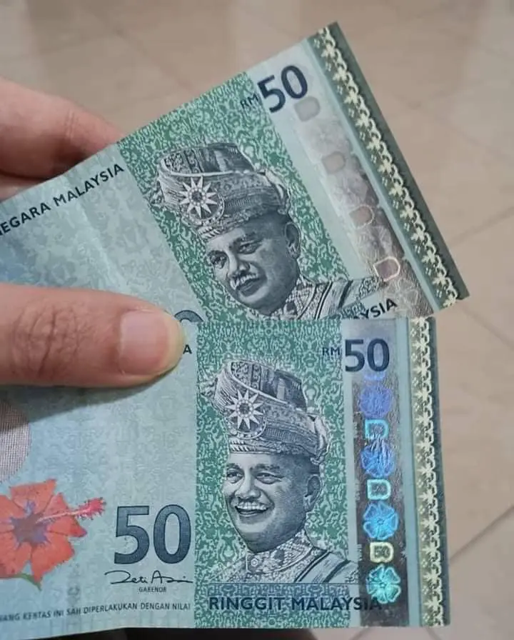 counterfeit rm50 note with the real rm50 bank note
