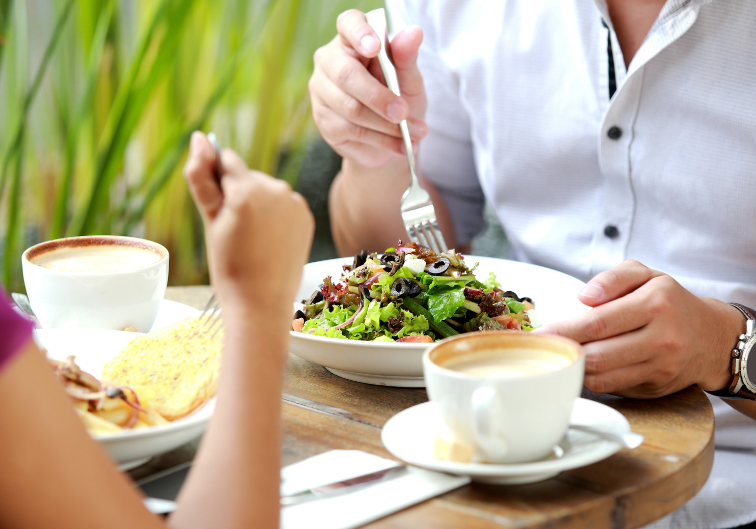 couple having lunch