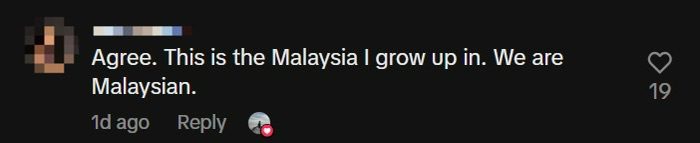 M'sian Couple Gently Support Elderly Makcik To Prevent Her From Falling On Escalator comment 1