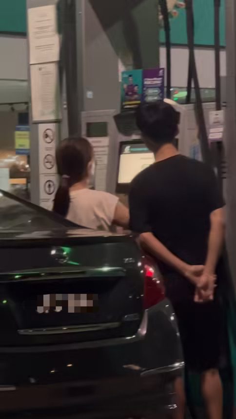 Couple pump 71L of RON95 petrol (2)