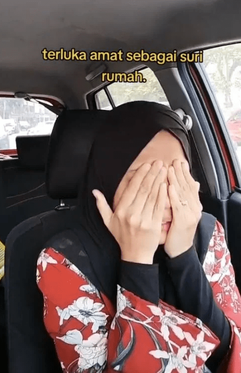 M'sian Woman Breaks Down In Tears After She Wasn't Able To Open Bank Account As A Housewife