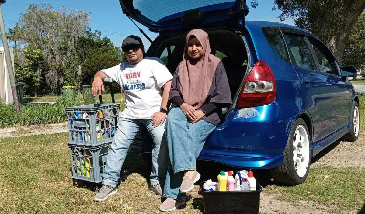 Farasafina md Daud and her husband