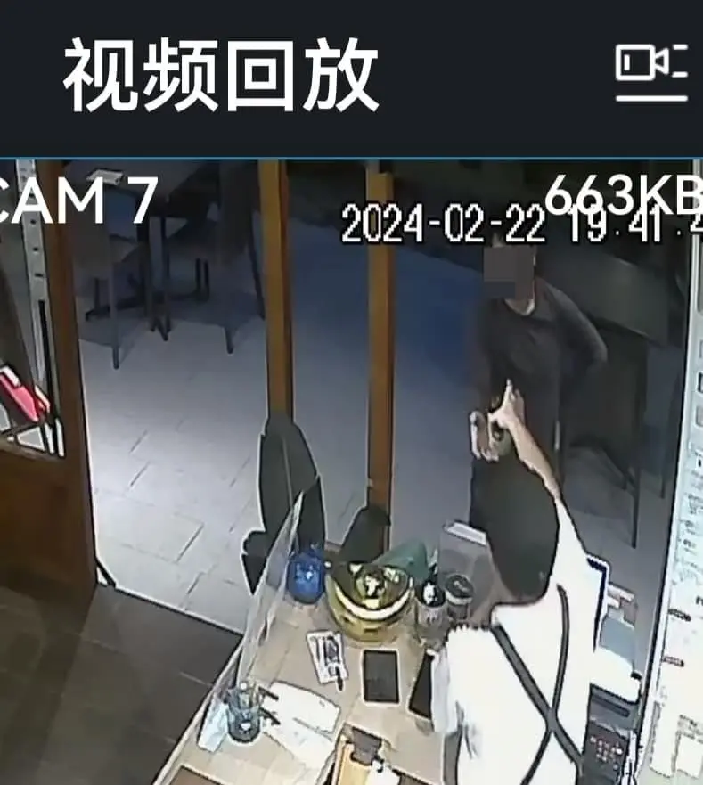 customer arguing with the staff