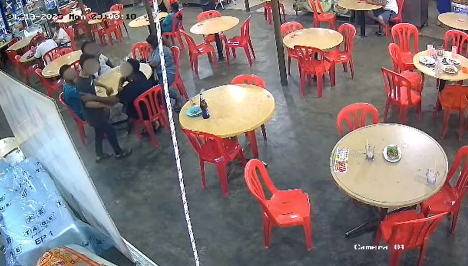 Customer slaps worker over tissue paper