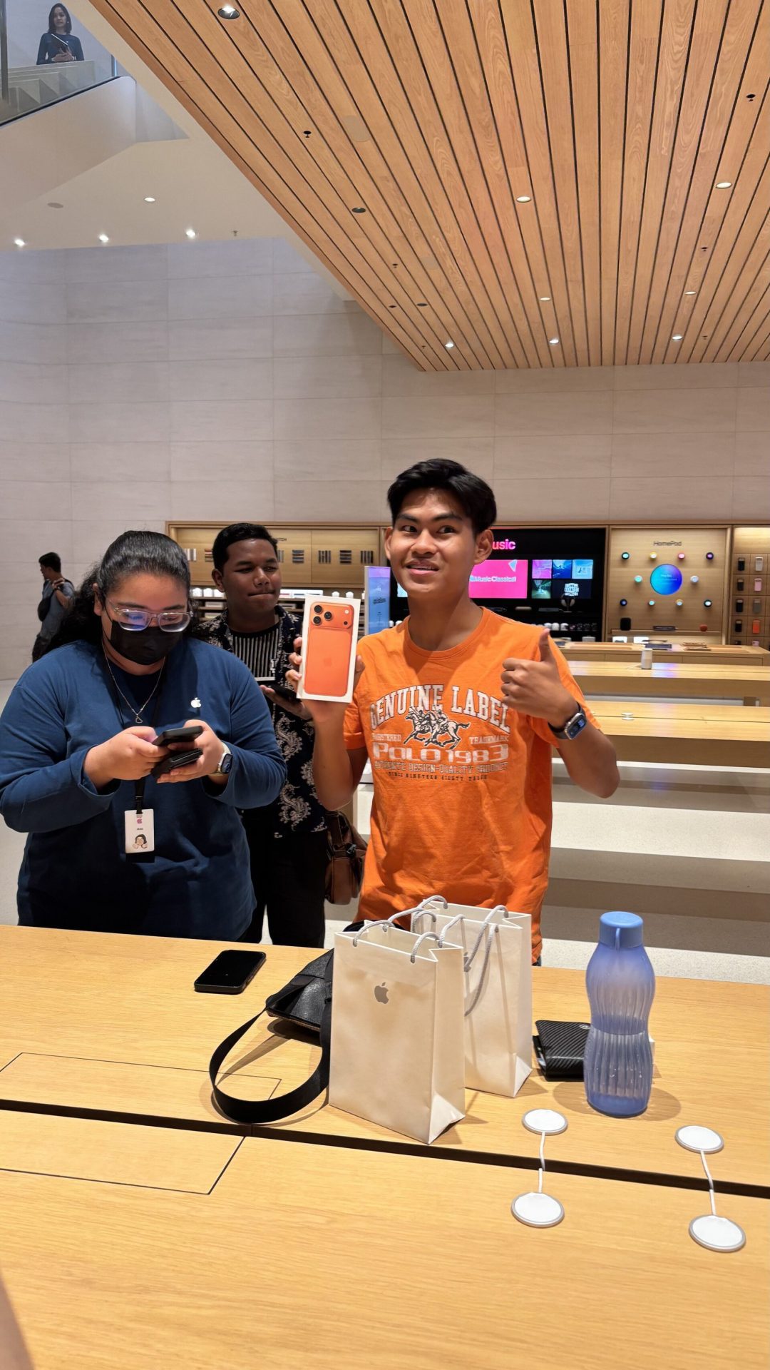 Daniel First Person Apple Store TRX iPhone 17.HEIC