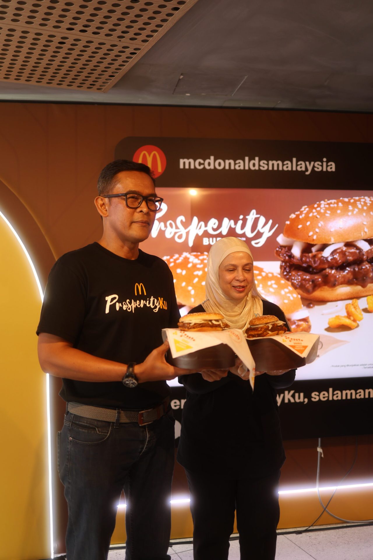 dato' haji azmir jaafar mcd prosperity burger launch 2024
