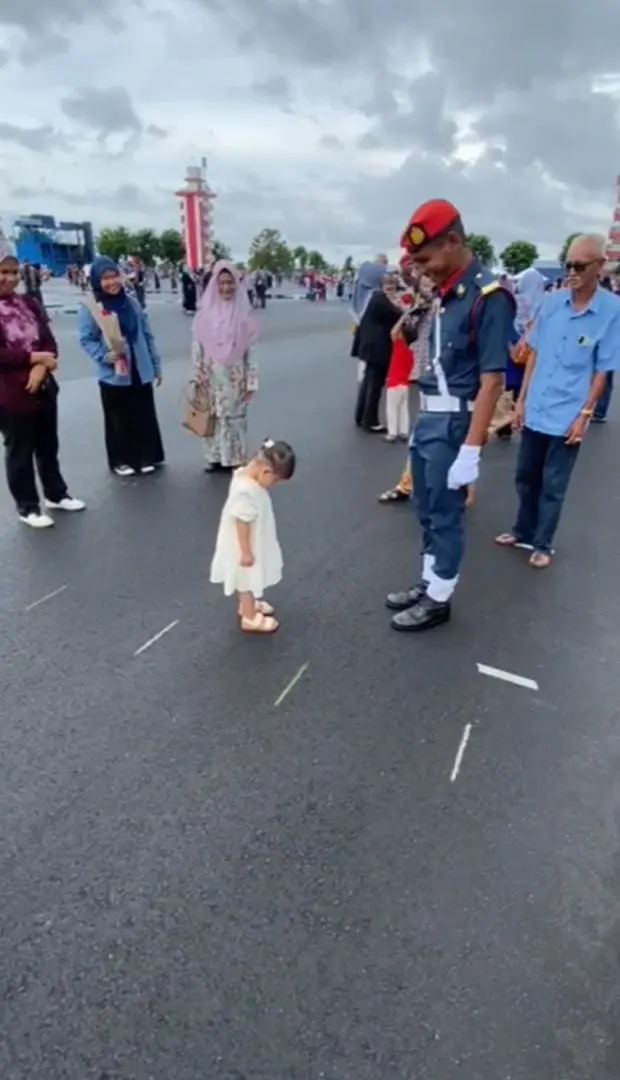 daughter get sulky becuase his dad greeted her last