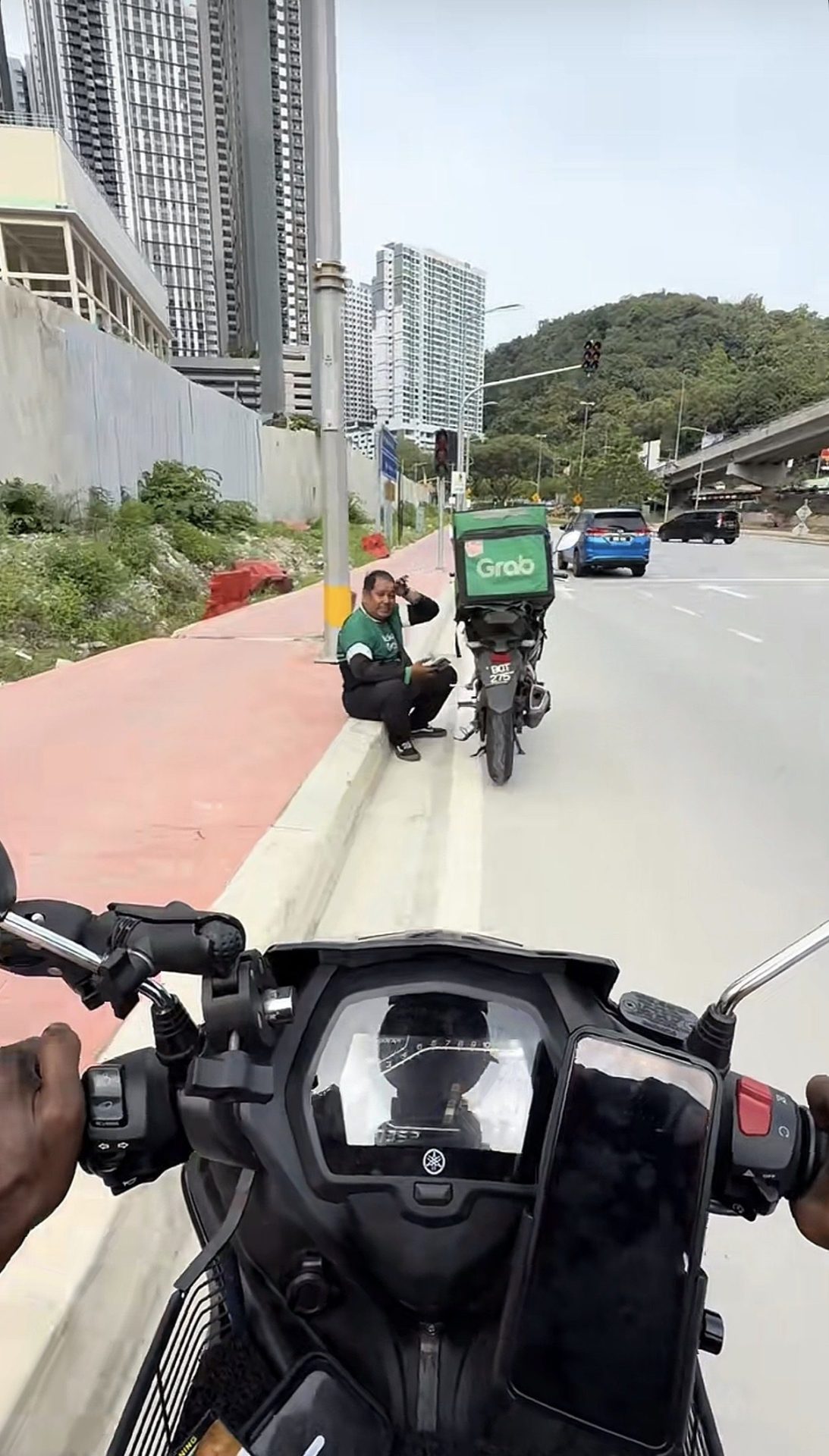 Delivery Rider breaks down 01