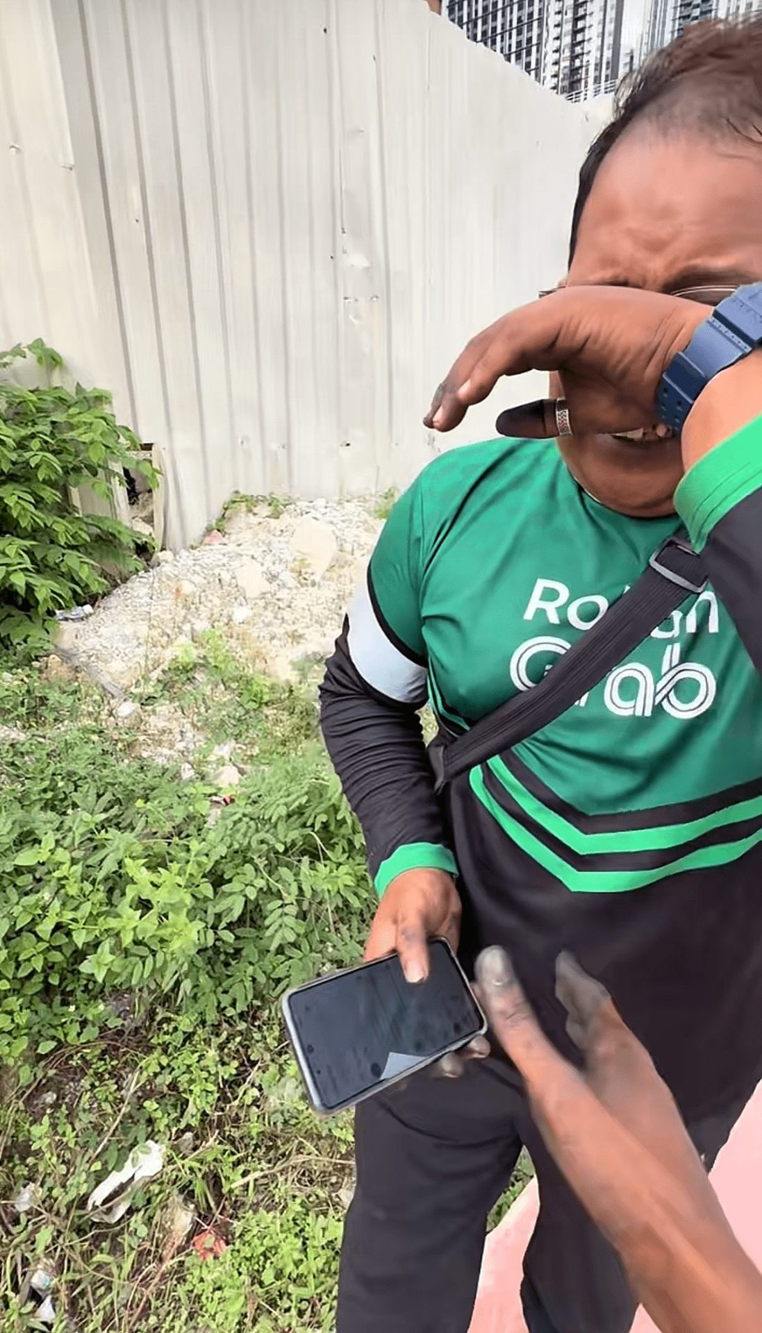 Delivery Rider breaks down 02