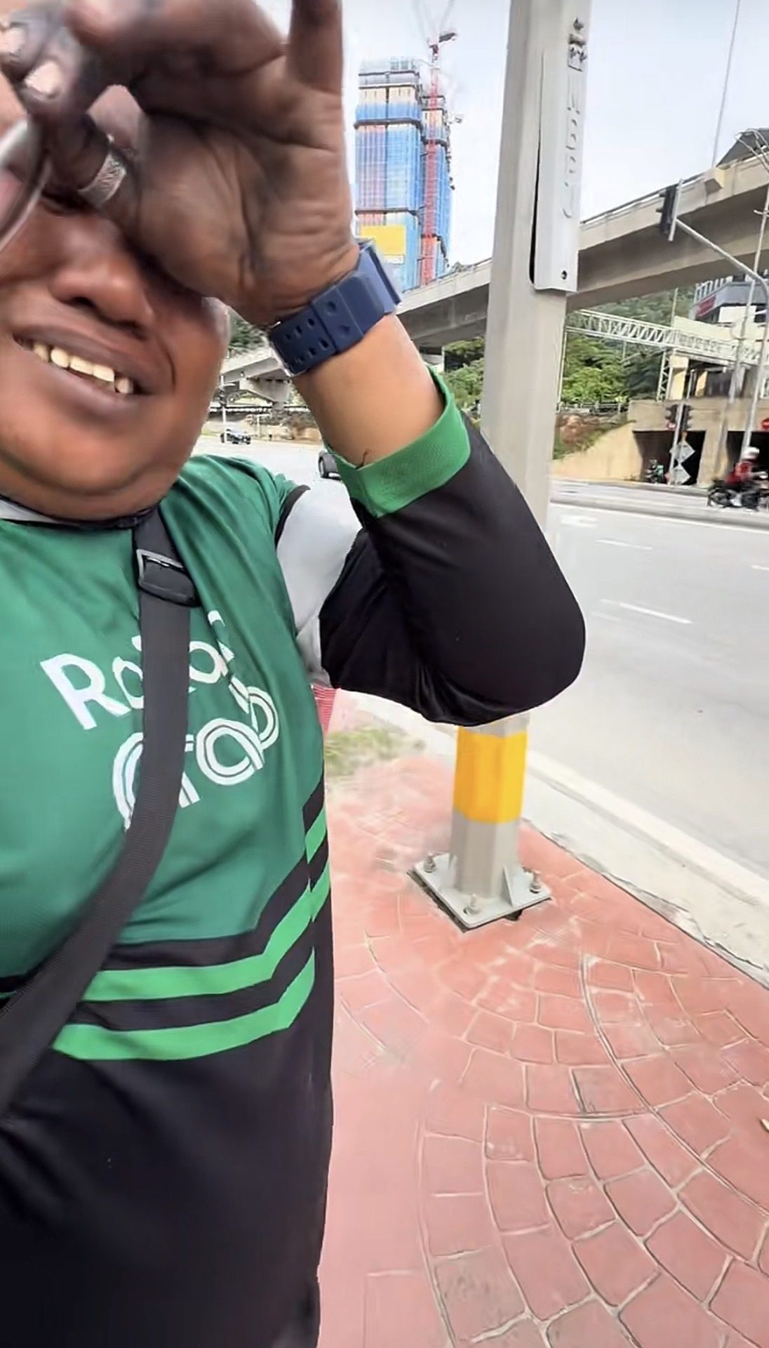 Delivery Rider breaks down 03