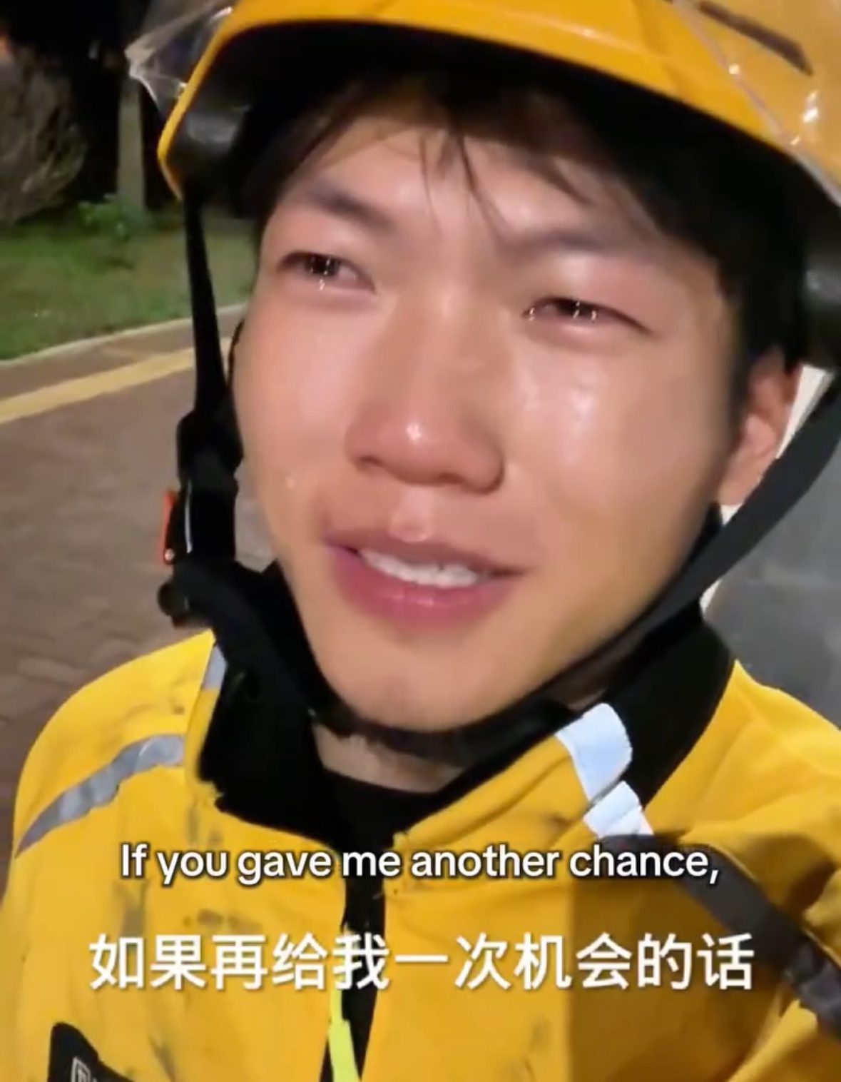 Delivery Rider Cries After Long Shift, Says He Can’t Give His Parents The Life They Deserve