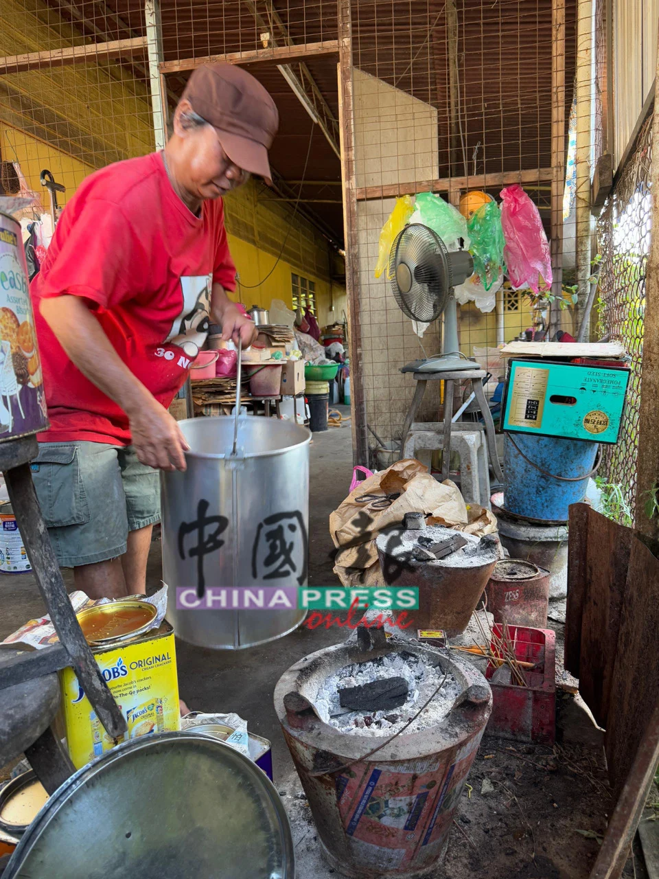Deng's son preparing the broth