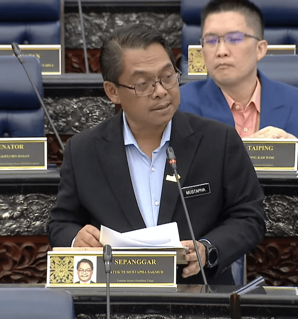 Deputy Higher Education Minister Datuk Mustapha Sakmud