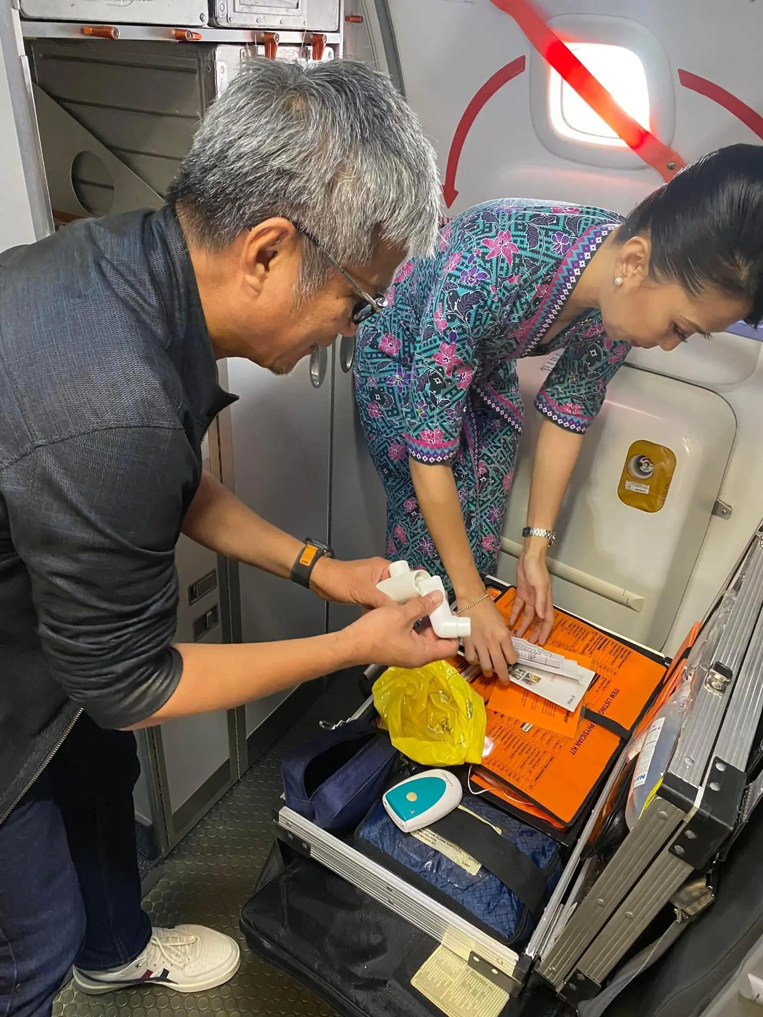 Dr Annuar come to the rescue while onboard Malaysia Airlines fligh3