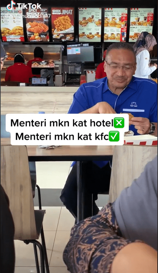 Hishamuddin Hussien eating KFC