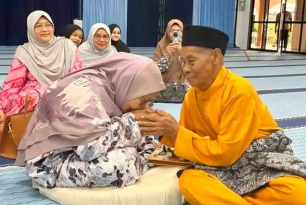 elderly couple getting married at a mosque