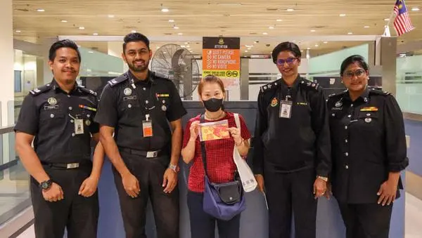 ELderly woman with Johor Immigration Officers (2)