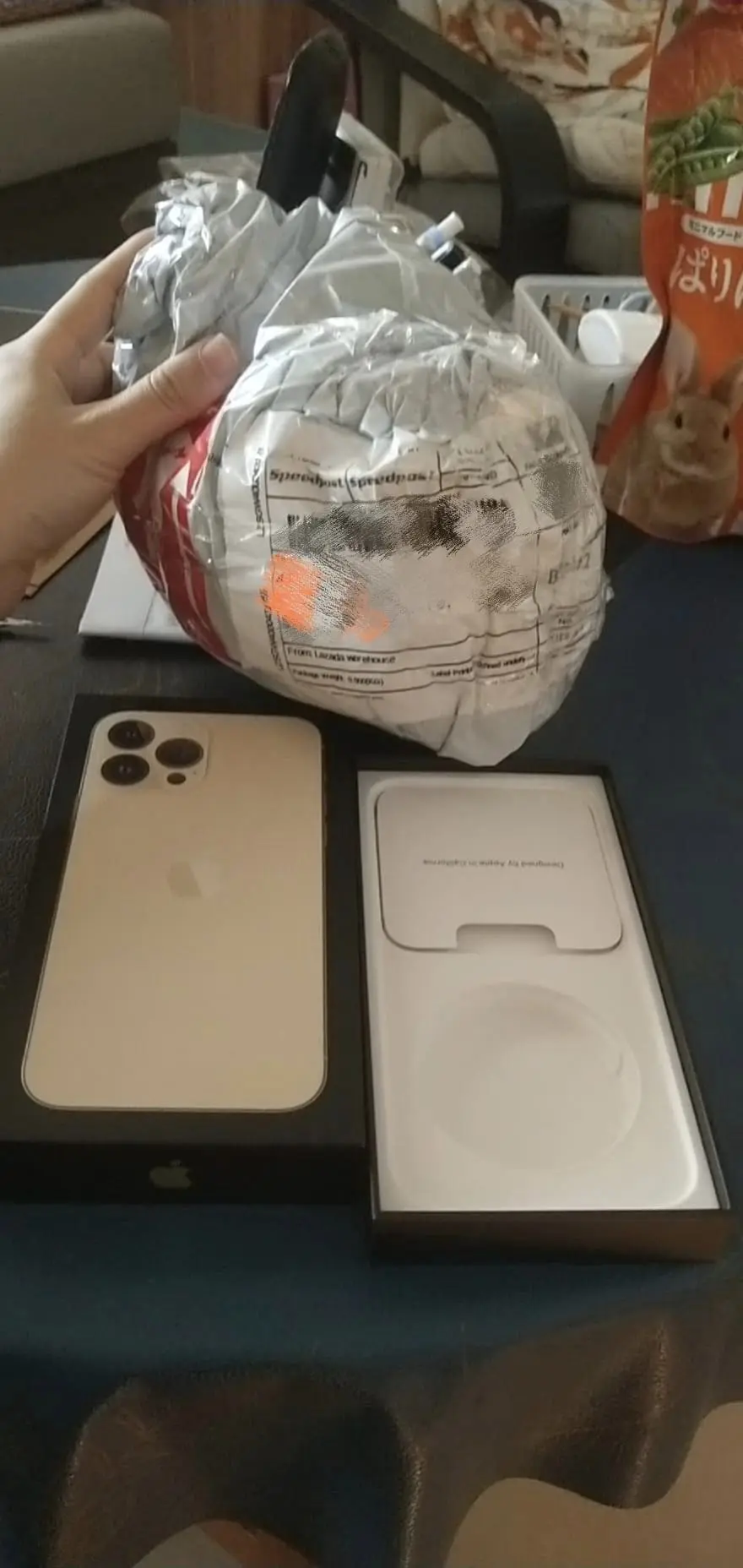 S'porean Woman Who Purchased An iPhone Loses RM5.2k After Receiving An Empty Box From Speedpost Courier