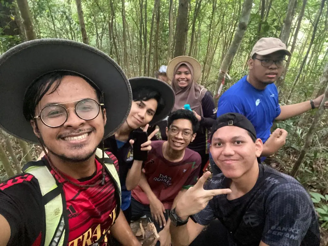 Aiman Danial with his friends