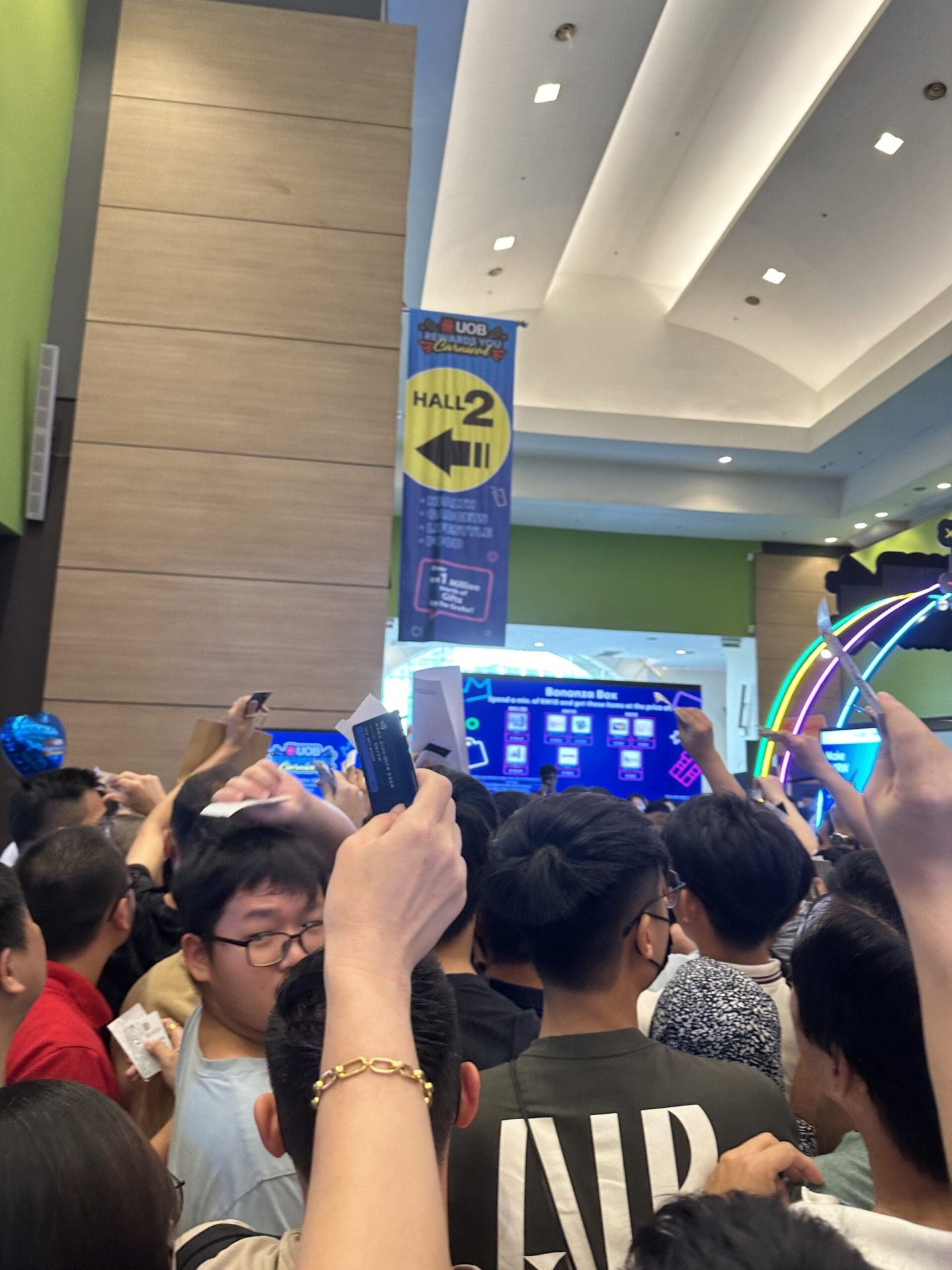 Credit card event turns chaotic at Midvalley KL