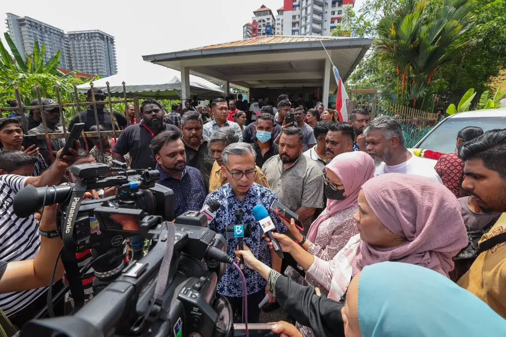 Fahmi Fadzil having a press meet at Esha's funeral