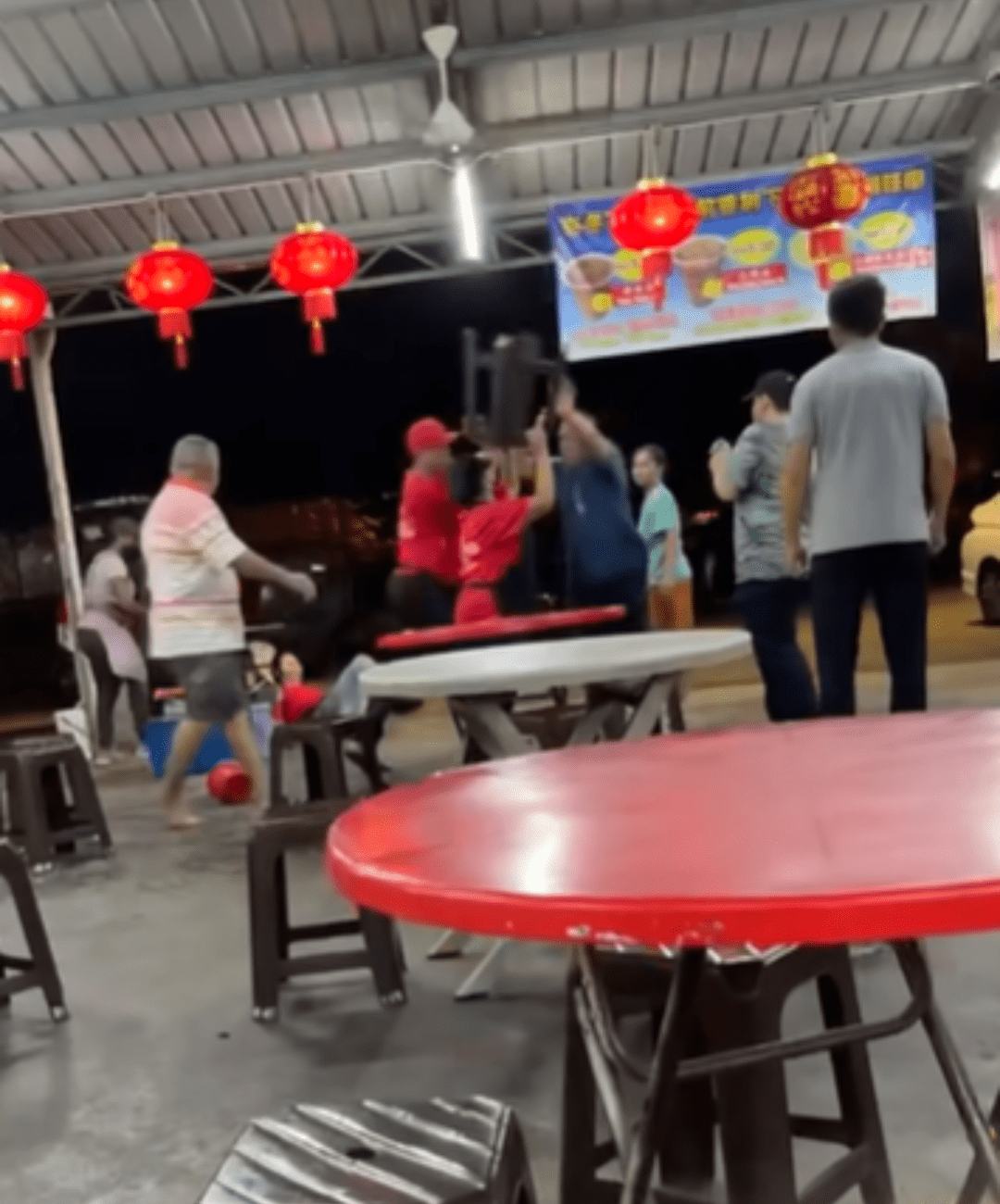 Fighting at Penang Bukit Mertajam Hawker Center (1)
