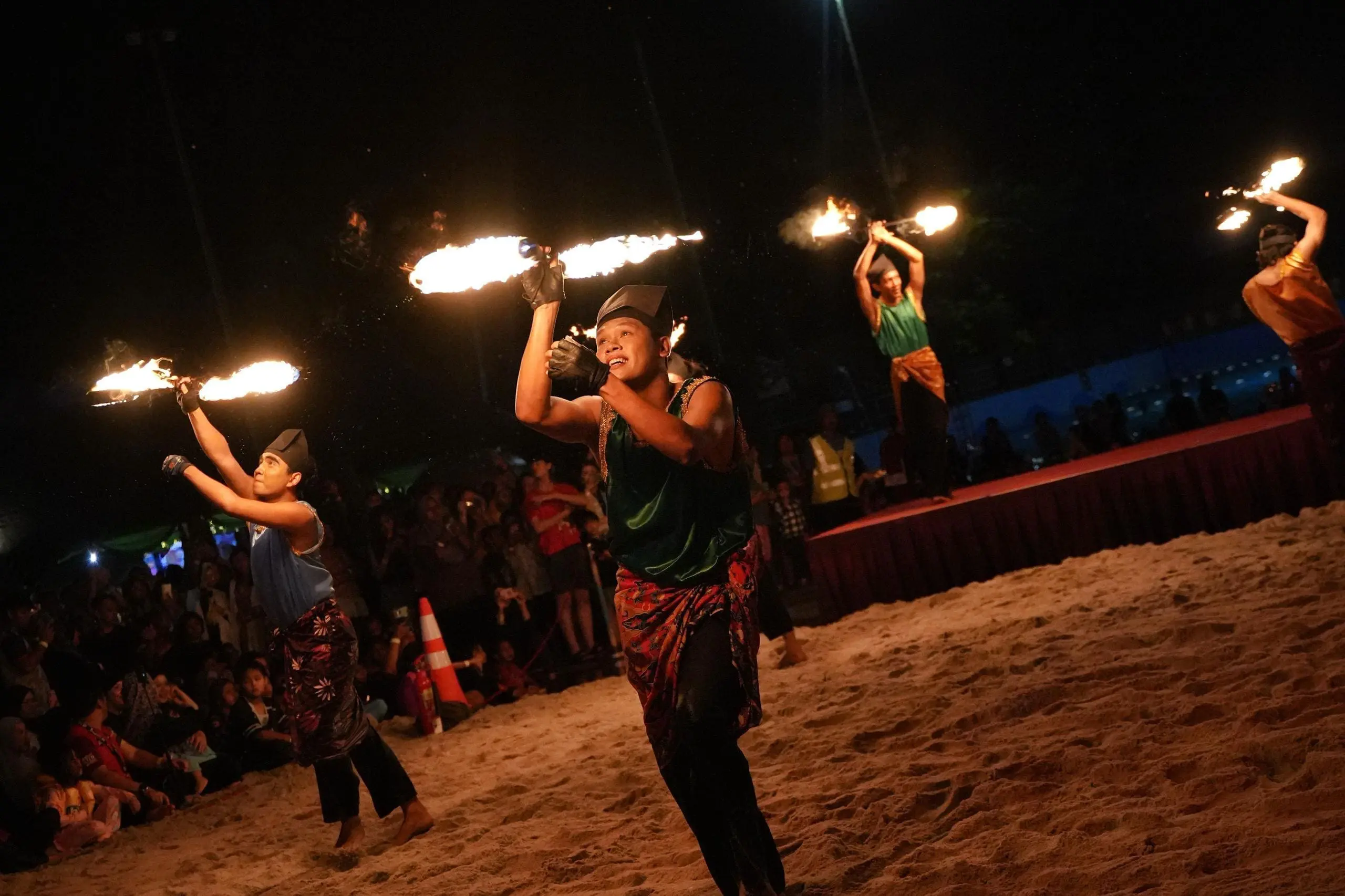 fire show RAYA SEJUTA WARNA