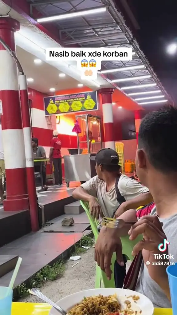 fire spreading at mamak restuarant