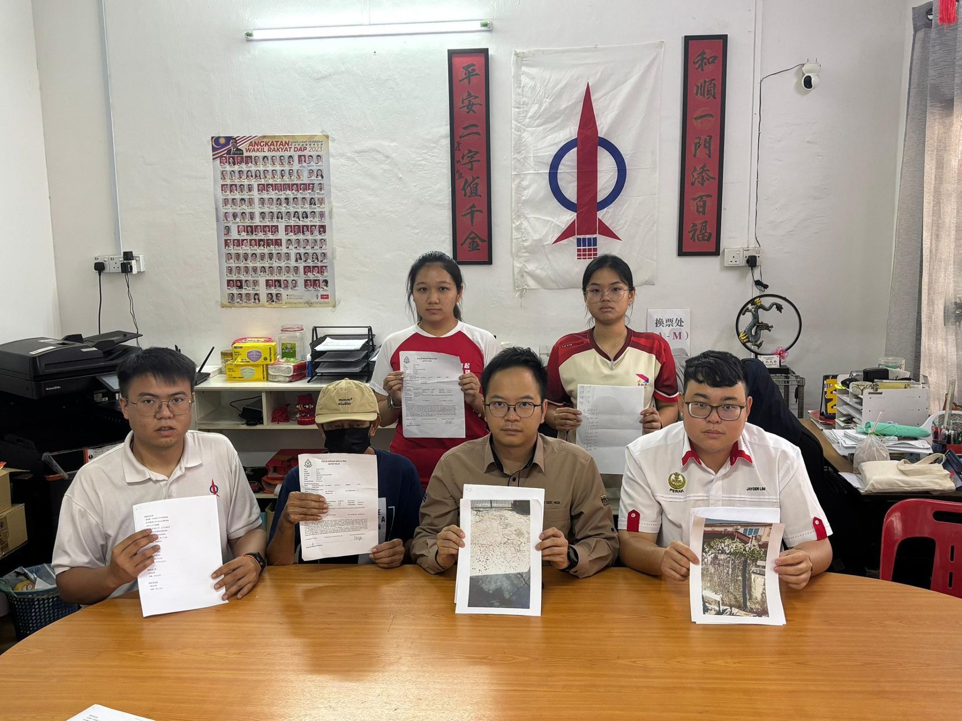 Foo retelling loan shark story (3)